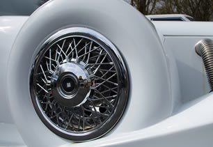Detailed view of an exposed spare wheel on an Excalibur